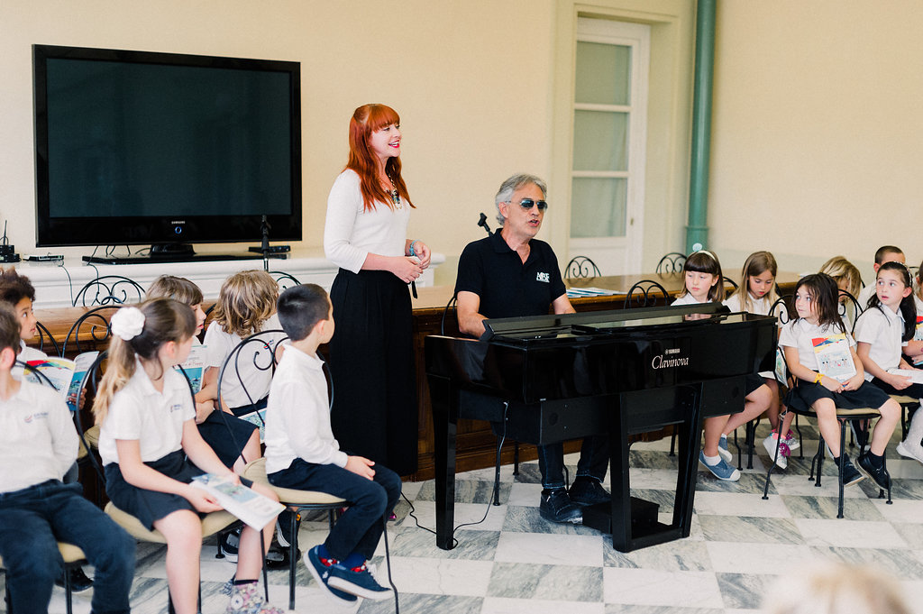 Andrea Bocelli al piano